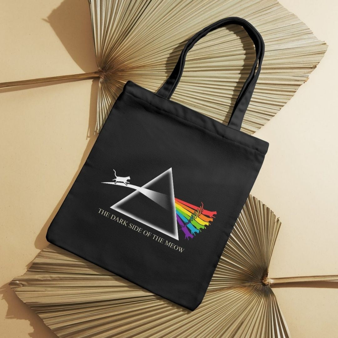 Tote bag preta The Dark Side of the Meow com prisma triangular e gatos coloridos